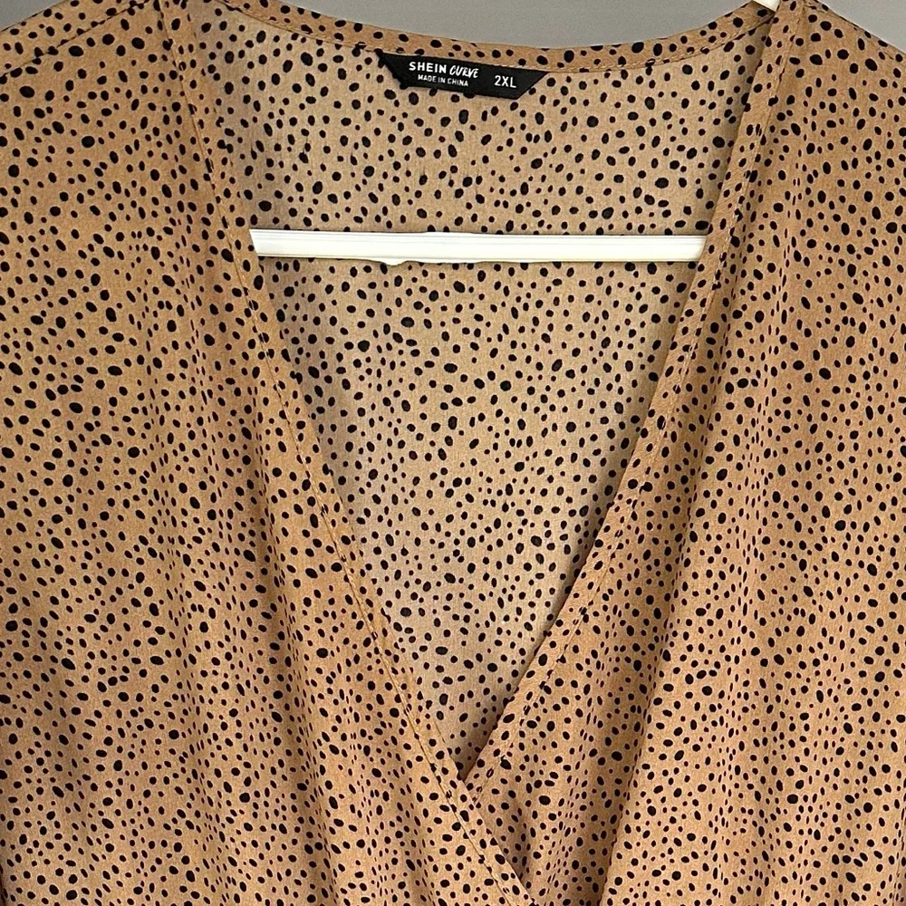 SHEIN CURVE size 2XL brown with black dots v-neck, short sleeved dress. - Picture 4 of 7